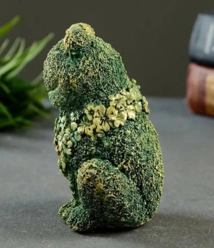 Фигурка лягушка из цветов цв.зеленый с позолотой 12*9*8см 6888548